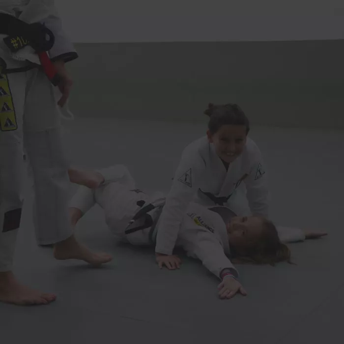 JIU JITSU CRIANÇAS E ADOLECENTES